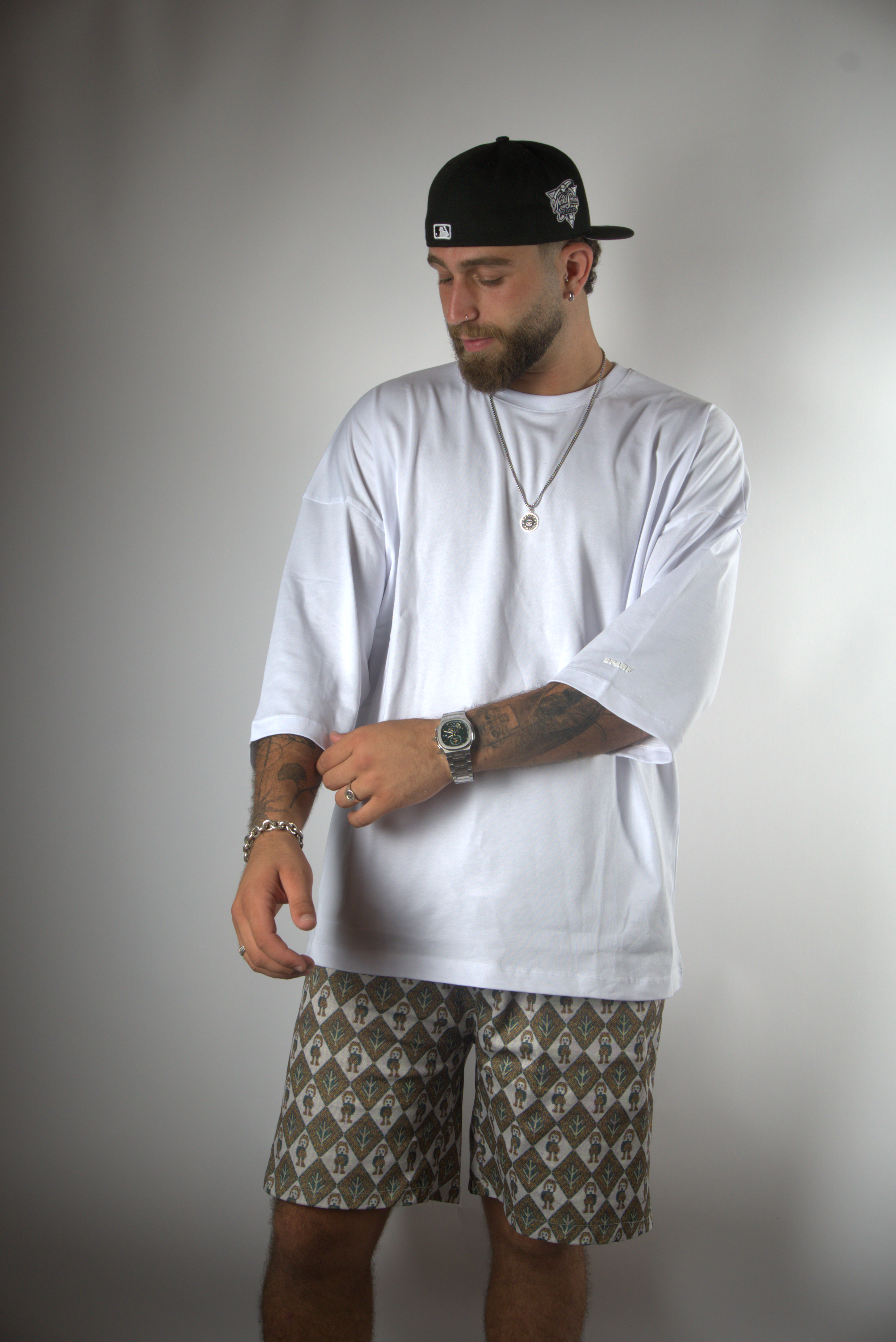 חולצת אובר סייז לבנה