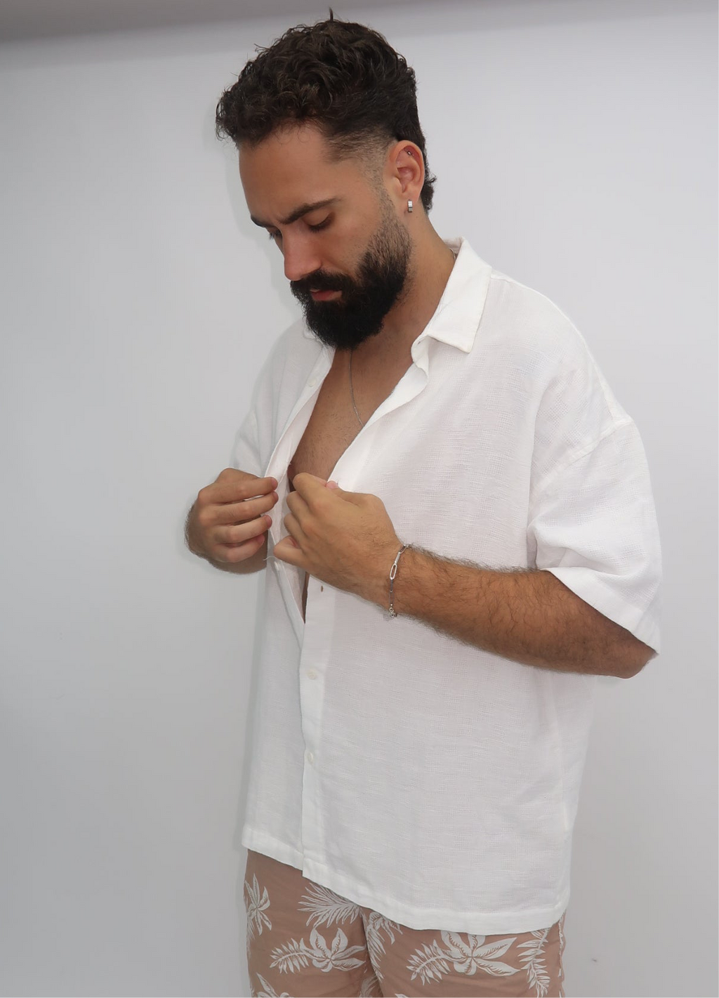 חולצה מכופתרת אלגנט לבנה