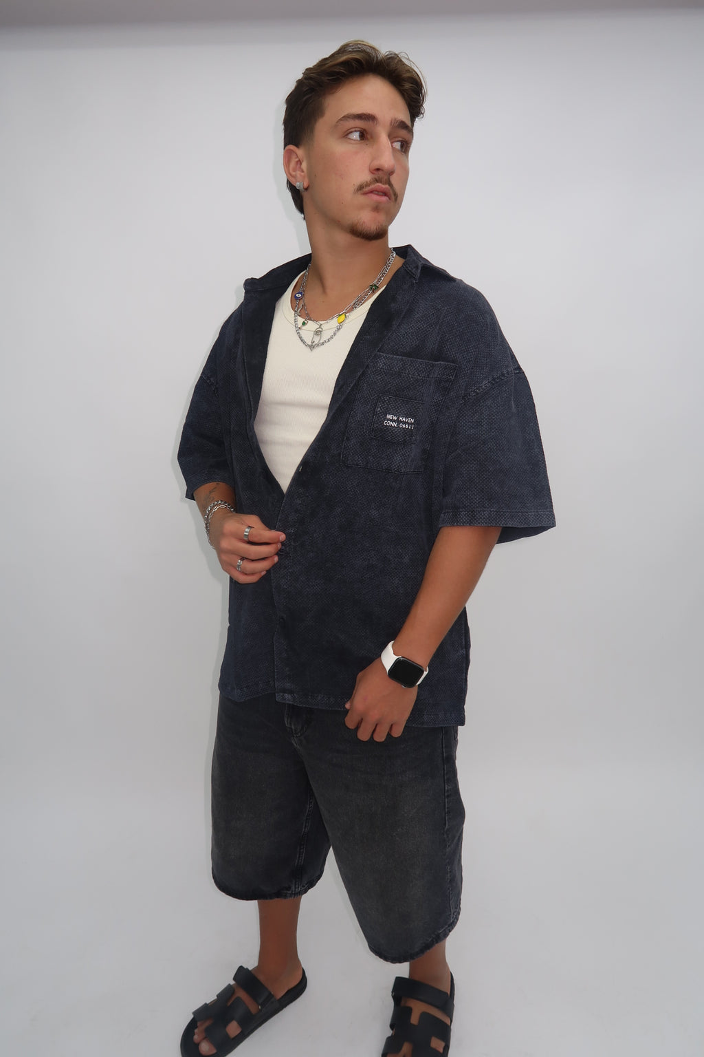 חולצה מכופתרת כיס שחורה