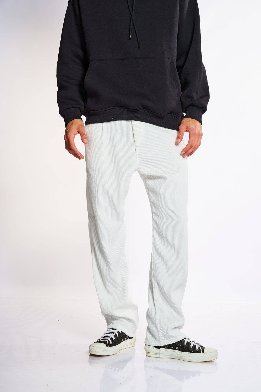 מכנס קורדרוי אוברסייז לבן קלאסי