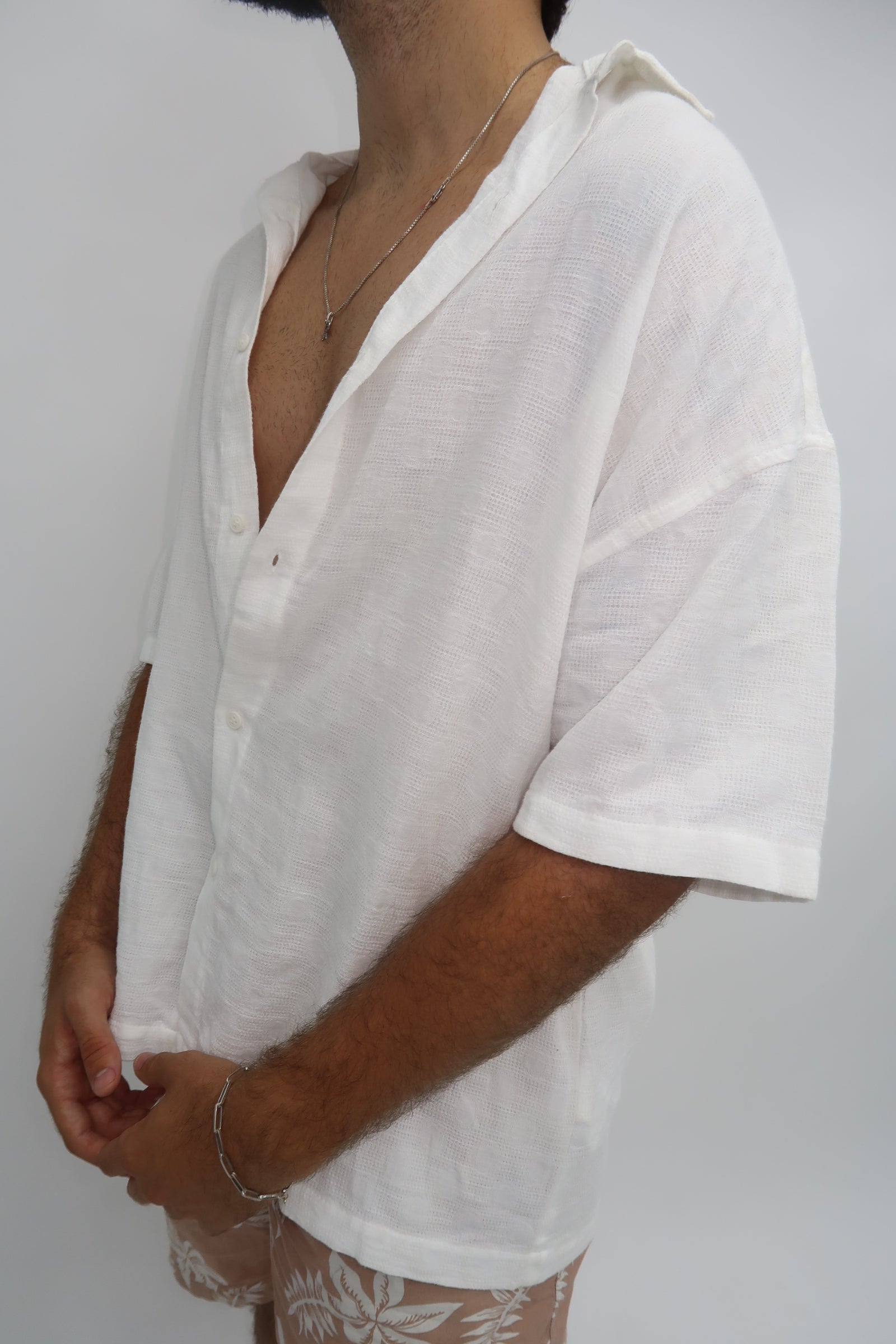 חולצה מכופתרת אלגנט לבנה