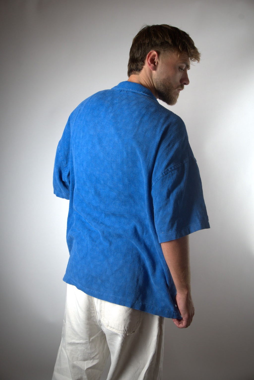 כחולה- מכופתרת מיקונוס