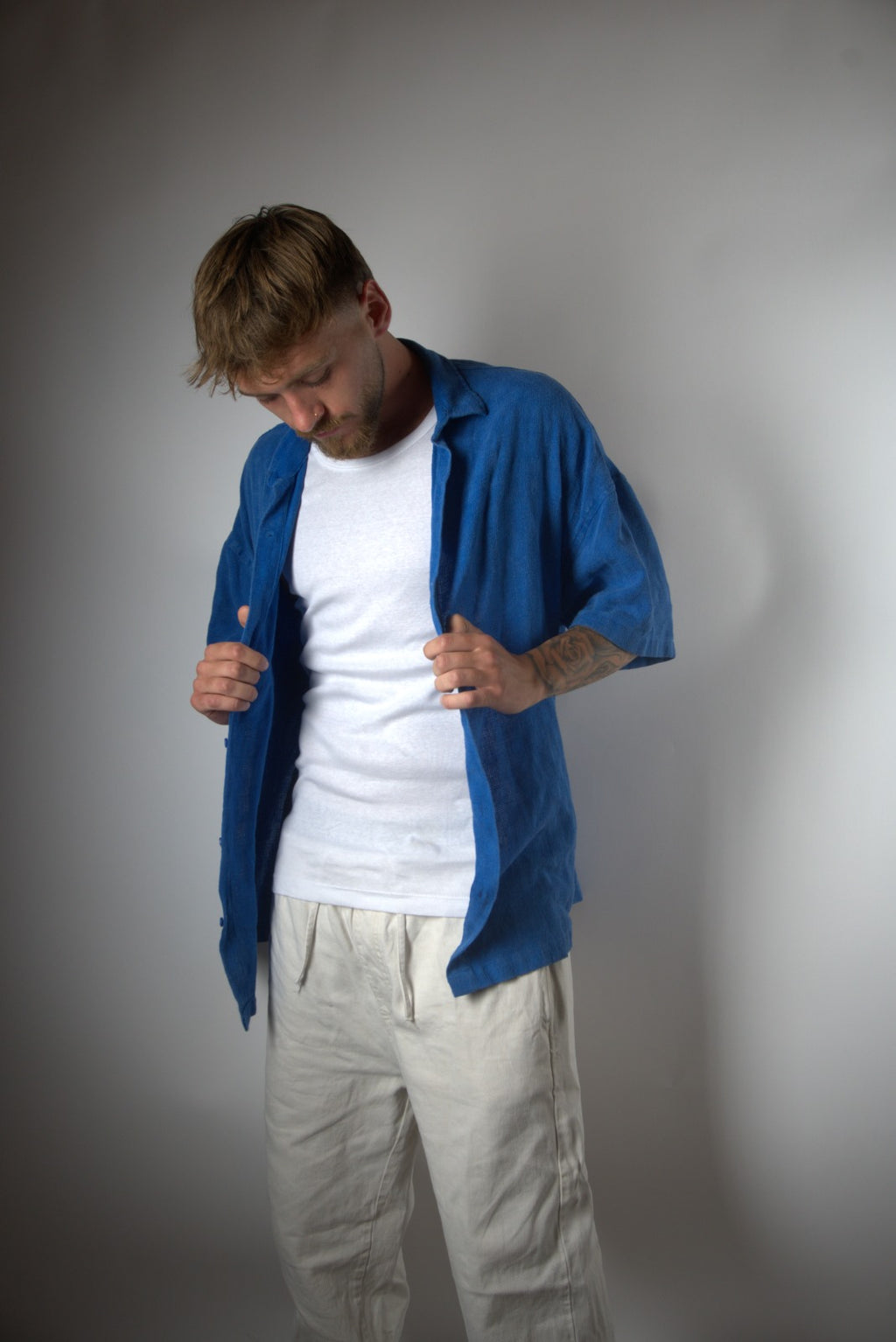 כחולה- מכופתרת מיקונוס