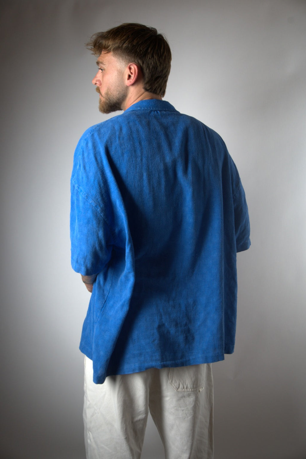 כחולה- מכופתרת מיקונוס