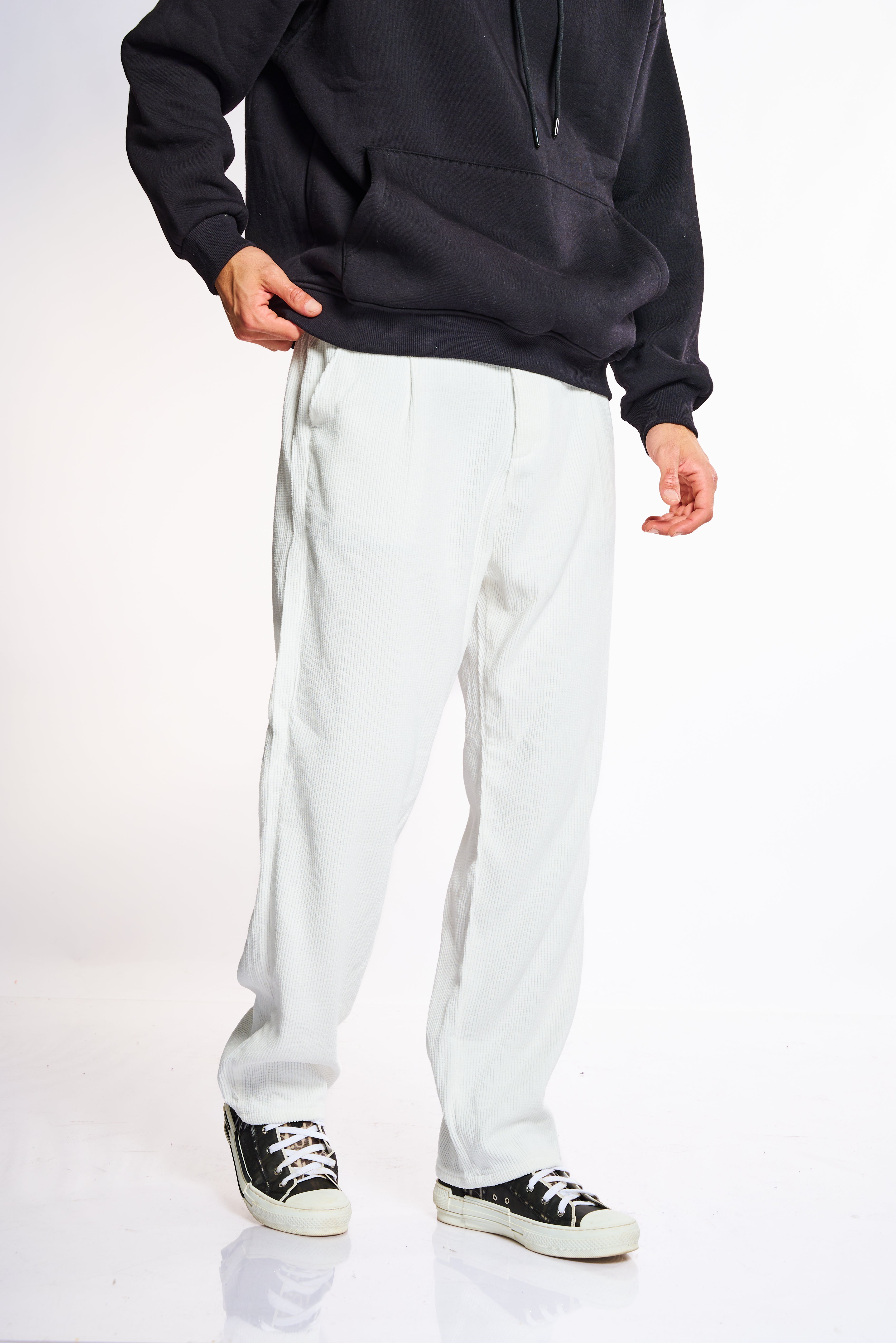 מכנס קורדרוי אוברסייז לבן קלאסי