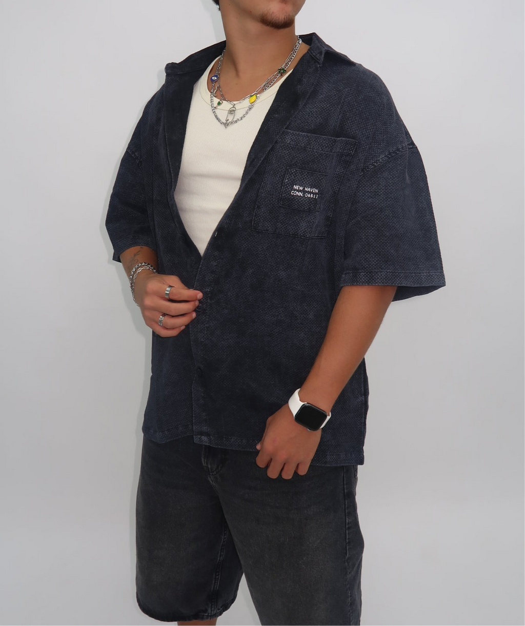 חולצה מכופתרת כיס שחורה