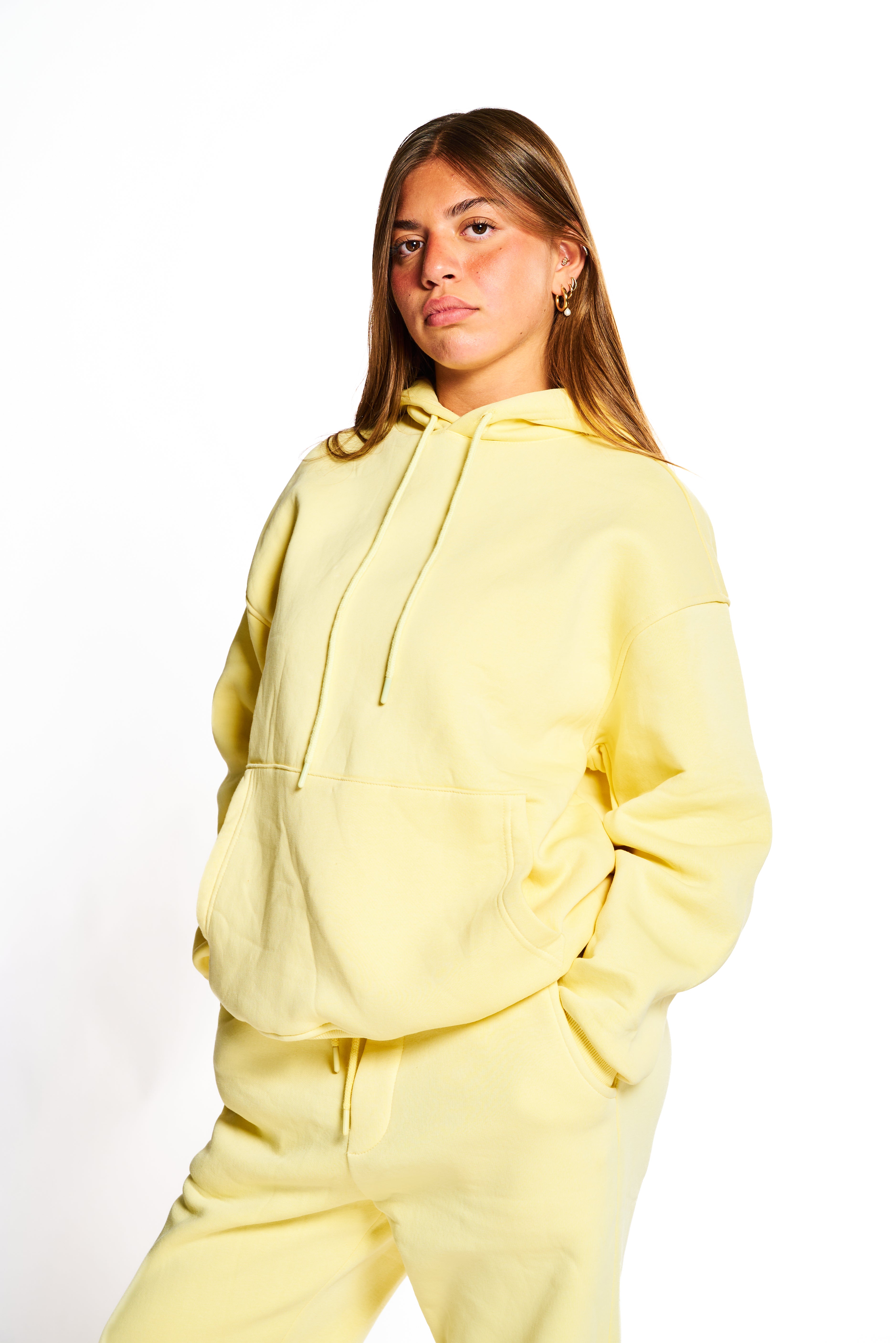 חליפת פוטר באגי חורפית צהובה.