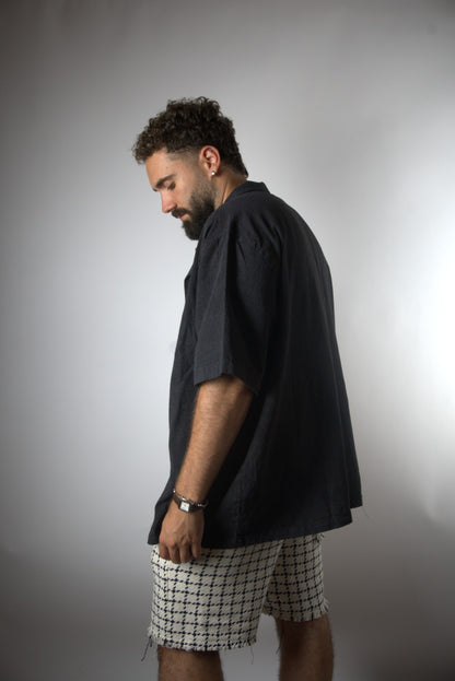 חולצה מכופתרת שחורה