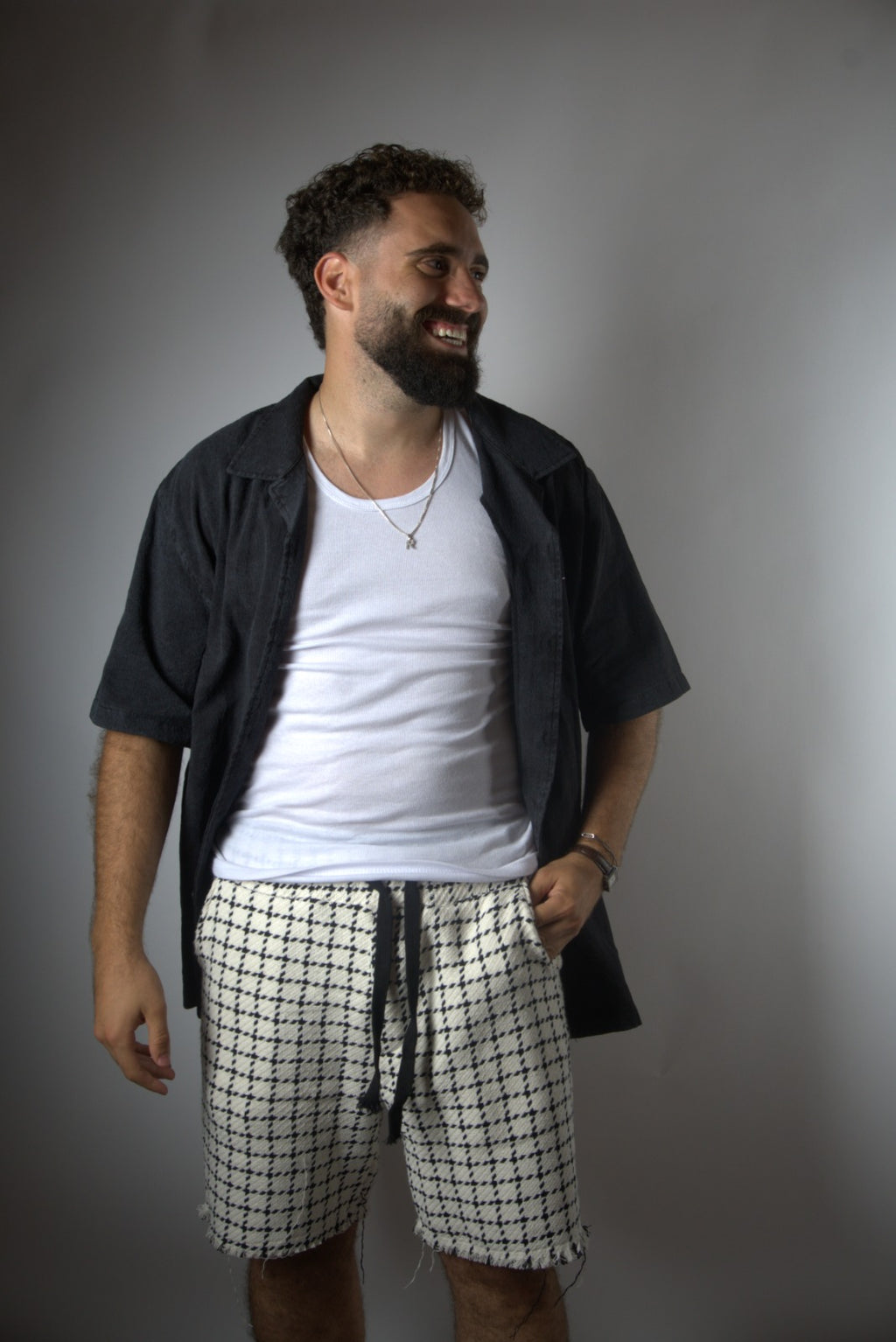 חולצה מכופתרת שחורה