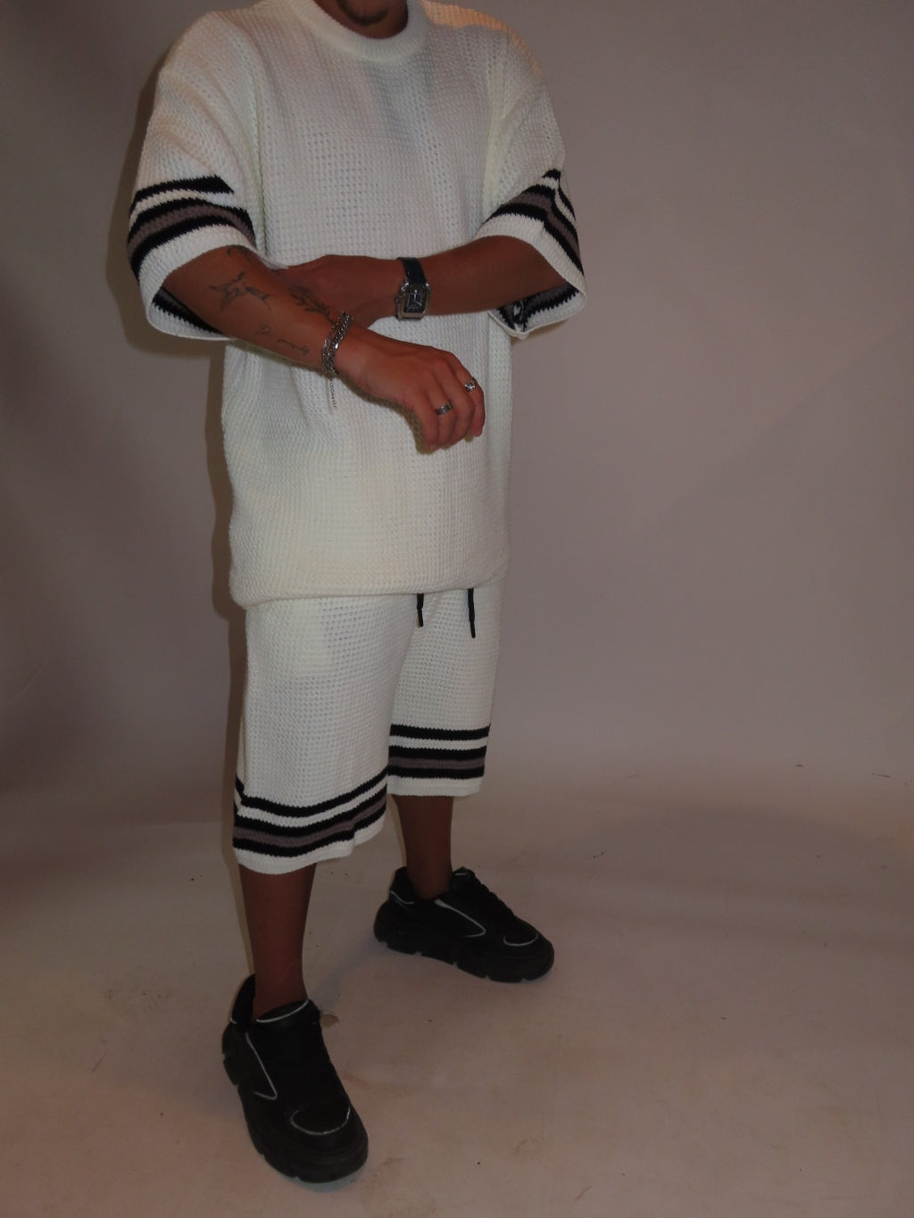 חליפת סריג בצבע קרם