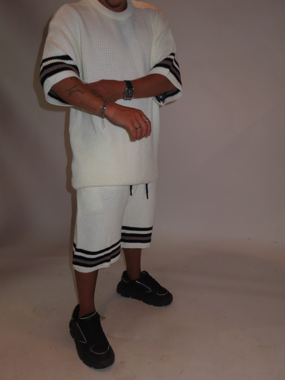 חליפת סריג בצבע קרם