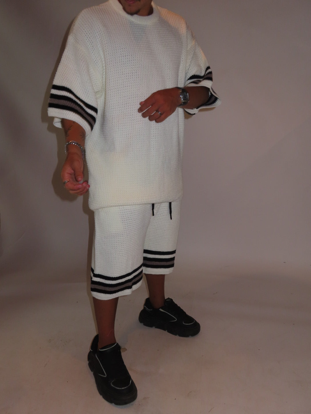 חליפת סריג בצבע קרם