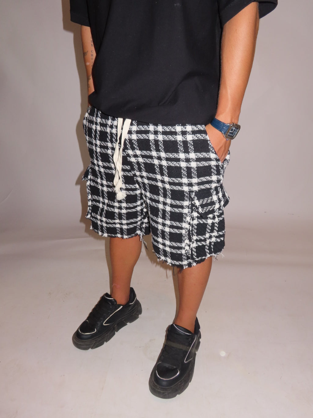 דגמח שחור לבן אוברסייז