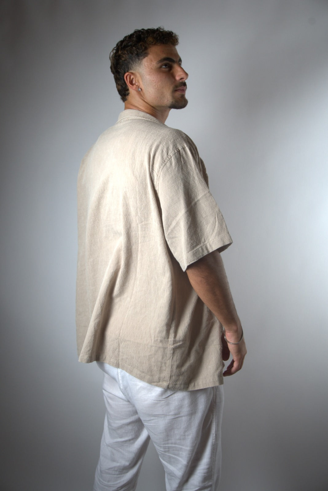 בז- מכופתרת קרם