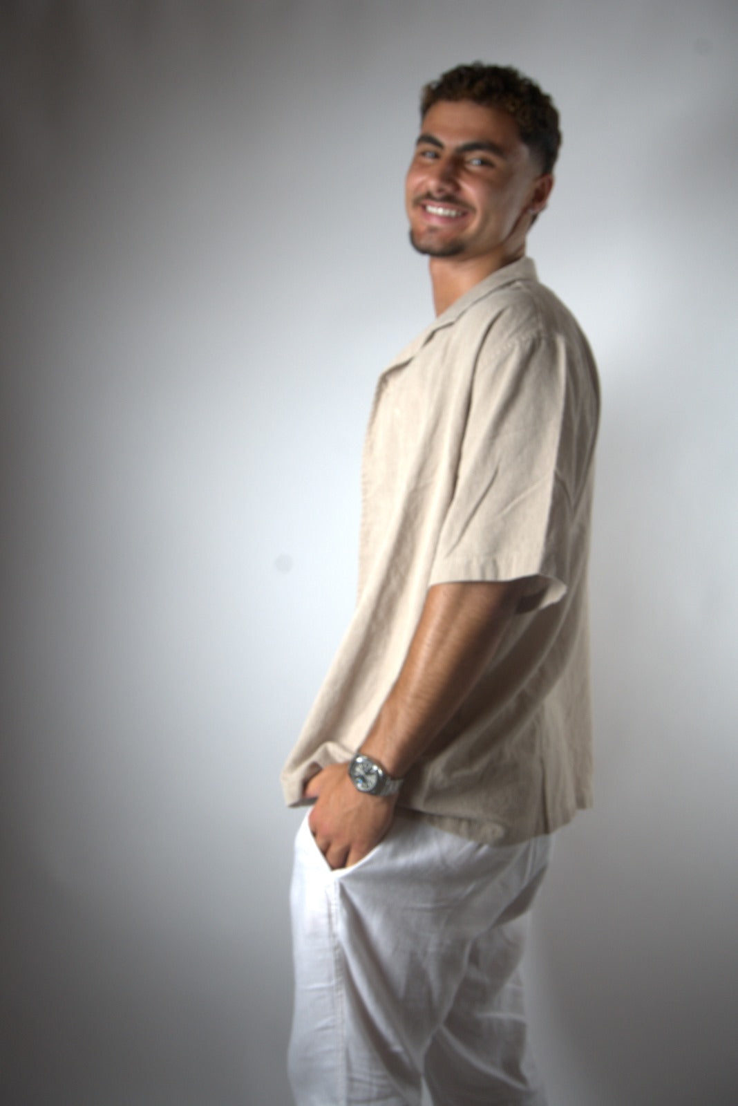 בז- מכופתרת קרם