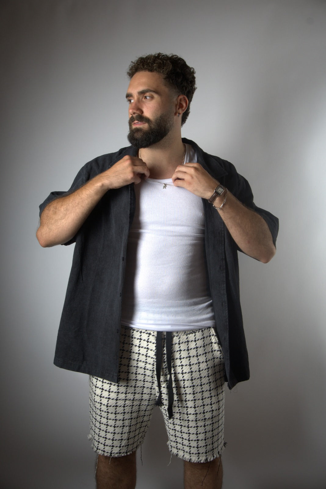 חולצה מכופתרת שחורה