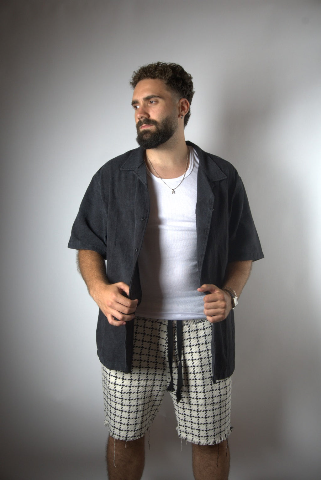 חולצה מכופתרת שחורה