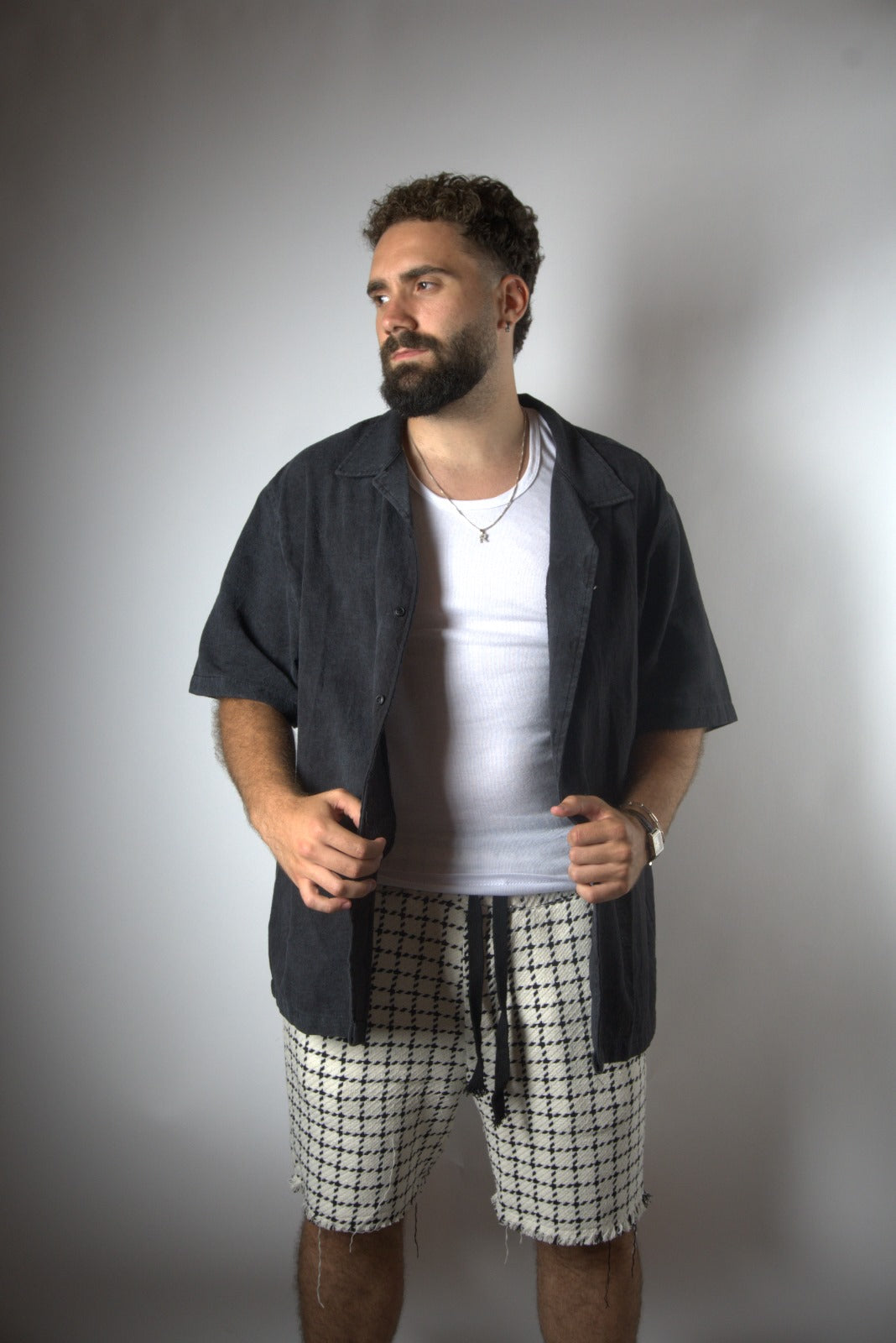 חולצה מכופתרת שחורה