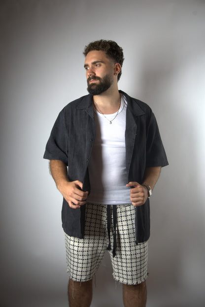 חולצה מכופתרת שחורה