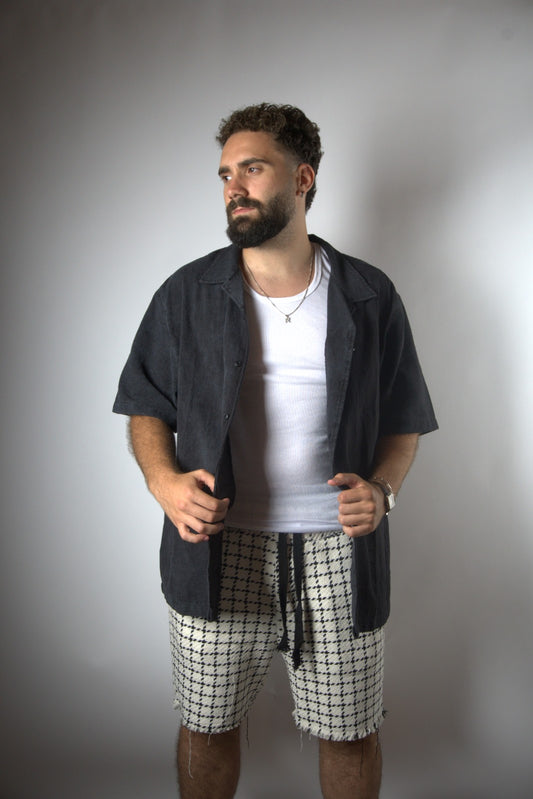 חולצה מכופתרת שחורה
